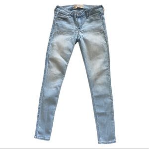 Hollister Super Skinny Jeans••